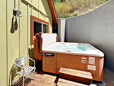 Nice 2 Bedroom Vacation Condo Sleeps 7 Guests in West Vail