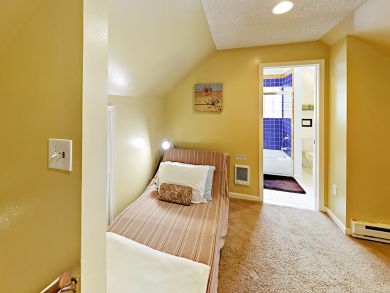 Nice 2 Bedroom Vacation Condo Sleeps 7 Guests in West Vail