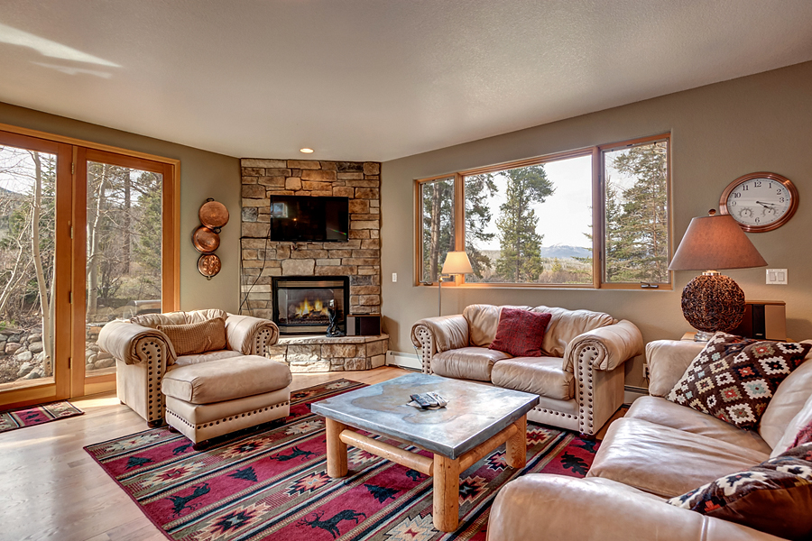 Large Five Bedroom only One Mile to Ski
