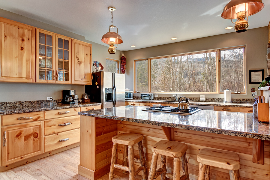 Large Five Bedroom only One Mile to Ski