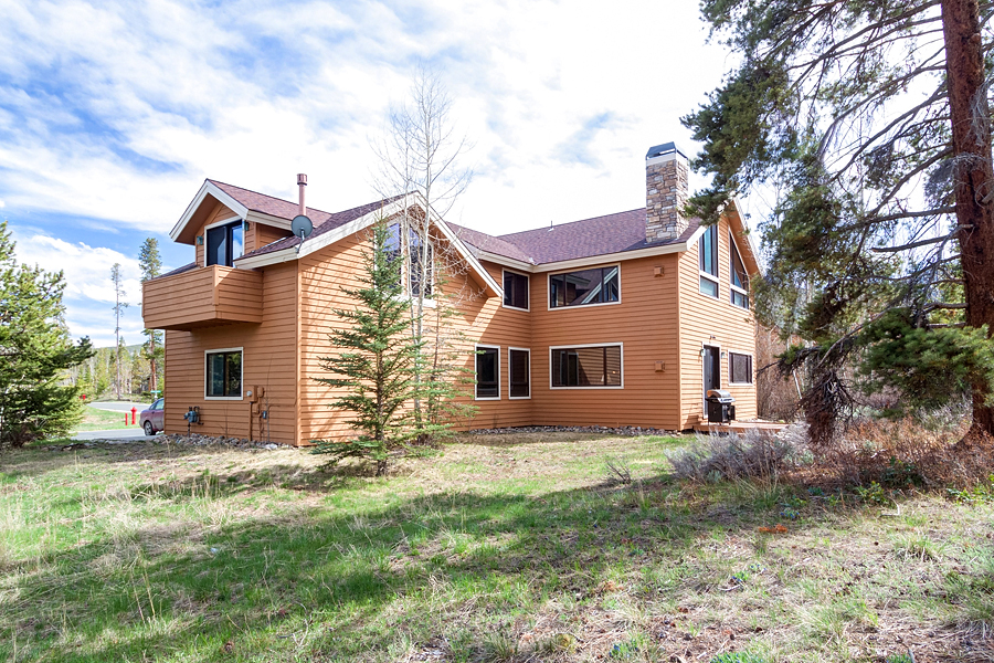 Large Five Bedroom only One Mile to Ski