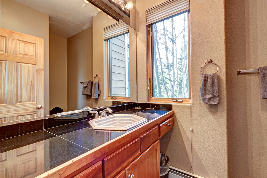 Large Five Bedroom only One Mile to Ski