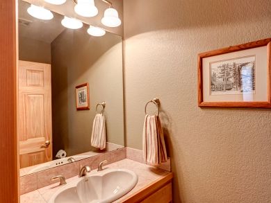 Large Five Bedroom only One Mile to Ski