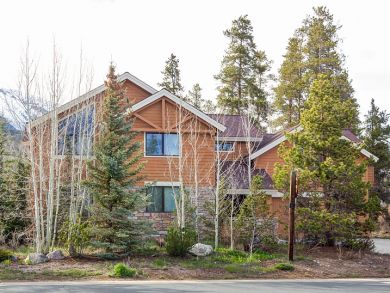 Large Five Bedroom only One Mile to Ski