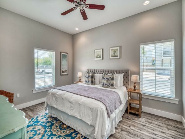 Miramar Beach Luxury Vacation Rental - 7-Bedroom Villa with Private Pool & Golf Cart