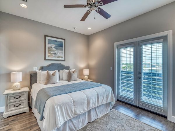 Miramar Beach Luxury Vacation Rental - 7-Bedroom Villa with Private Pool & Golf Cart