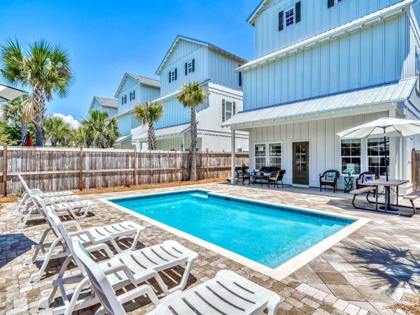 Miramar Beach Luxury Vacation Rental - 7-Bedroom Villa with Private Pool & Golf Cart