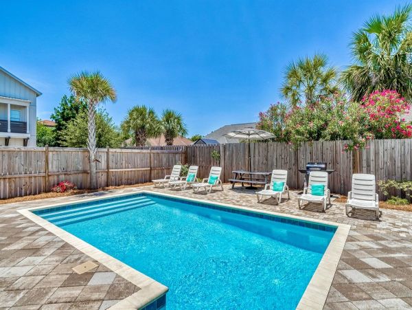 Miramar Beach Luxury Vacation Rental - 7-Bedroom Villa with Private Pool & Golf Cart