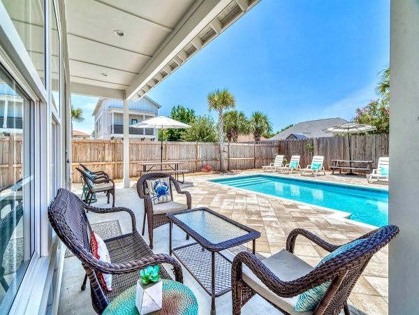 Miramar Beach Luxury Vacation Rental - 7-Bedroom Villa with Private Pool & Golf Cart