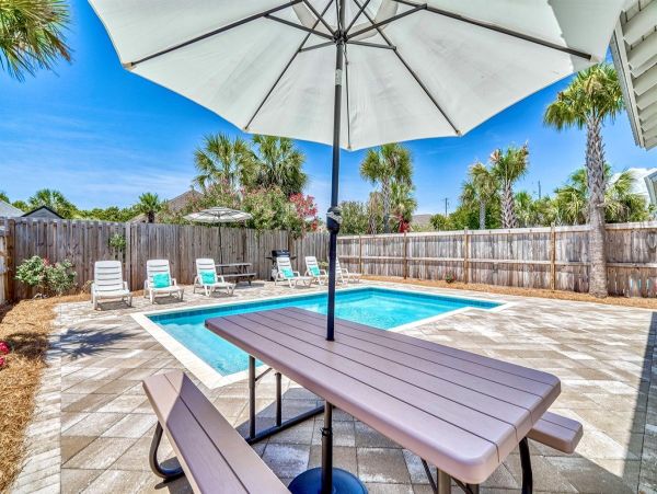 Miramar Beach Luxury Vacation Rental - 7-Bedroom Villa with Private Pool & Golf Cart