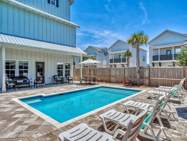 Miramar Beach Luxury Vacation Rental - 7-Bedroom Villa with Private Pool & Golf Cart