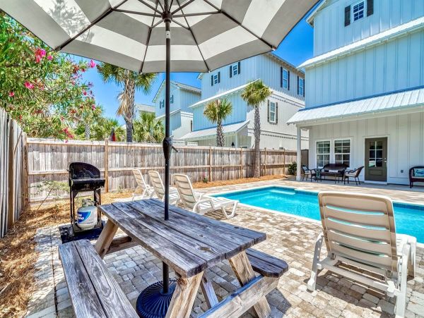 Miramar Beach Luxury Vacation Rental - 7-Bedroom Villa with Private Pool & Golf Cart