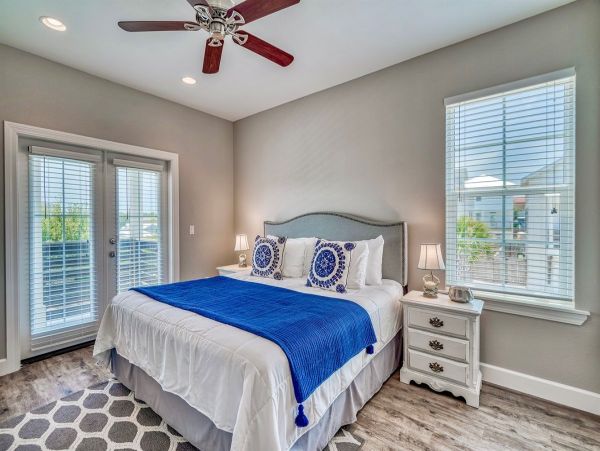 Miramar Beach Luxury Vacation Rental - 7-Bedroom Villa with Private Pool & Golf Cart
