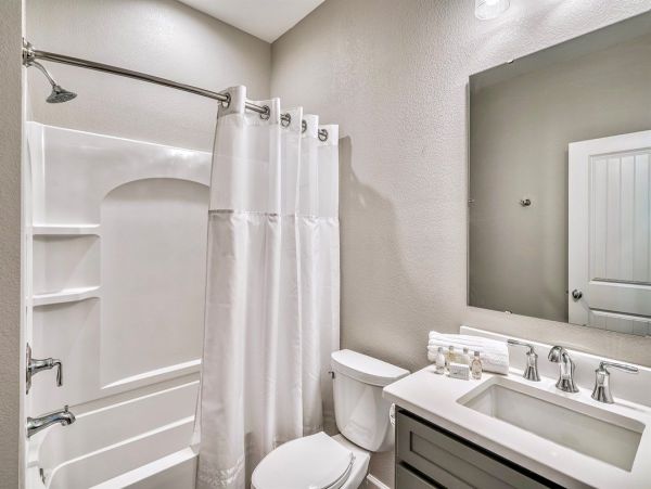Miramar Beach Luxury Vacation Rental - 7-Bedroom Villa with Private Pool & Golf Cart