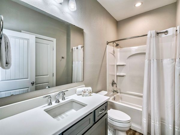 Miramar Beach Luxury Vacation Rental - 7-Bedroom Villa with Private Pool & Golf Cart