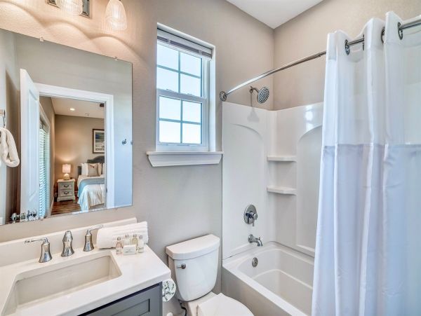 Miramar Beach Luxury Vacation Rental - 7-Bedroom Villa with Private Pool & Golf Cart
