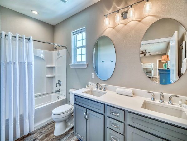 Miramar Beach Luxury Vacation Rental - 7-Bedroom Villa with Private Pool & Golf Cart