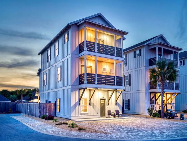 Miramar Beach Luxury Vacation Rental - 7-Bedroom Villa with Private Pool & Golf Cart