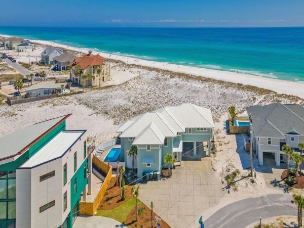 6-Bedroom Gulf Breeze Vacation Rental with Pool & Views