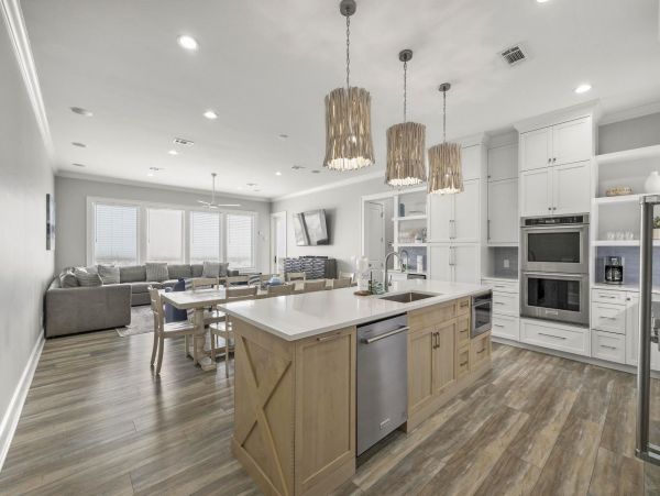 6-Bedroom Gulf Breeze Vacation Rental with Pool & Views