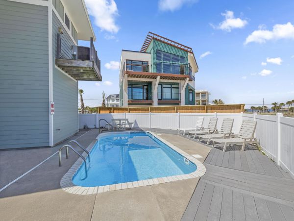 6-Bedroom Gulf Breeze Vacation Rental with Pool & Views
