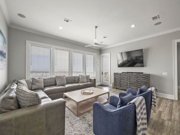 6-Bedroom Gulf Breeze Vacation Rental with Pool & Views