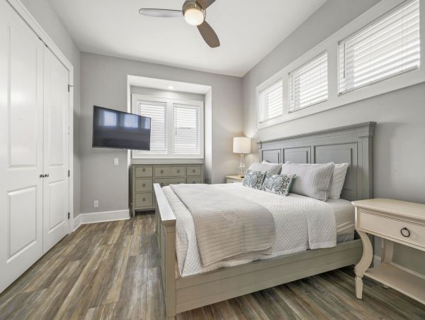 6-Bedroom Gulf Breeze Vacation Rental with Pool & Views