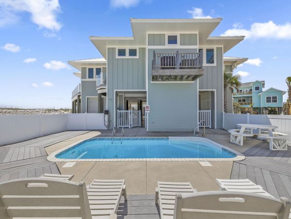 6-Bedroom Gulf Breeze Vacation Rental with Pool & Views