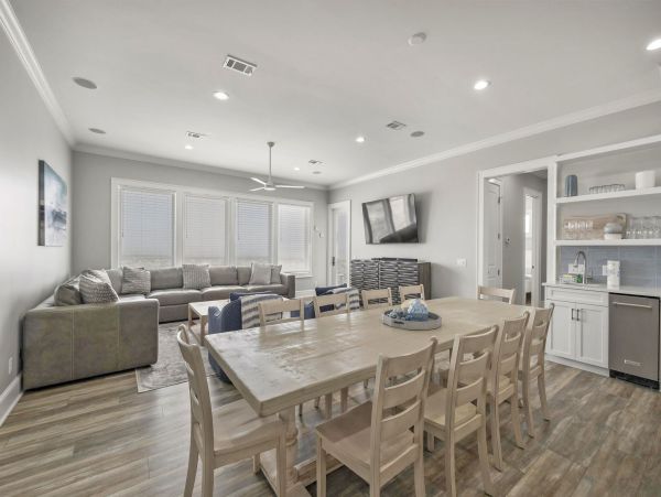 6-Bedroom Gulf Breeze Vacation Rental with Pool & Views