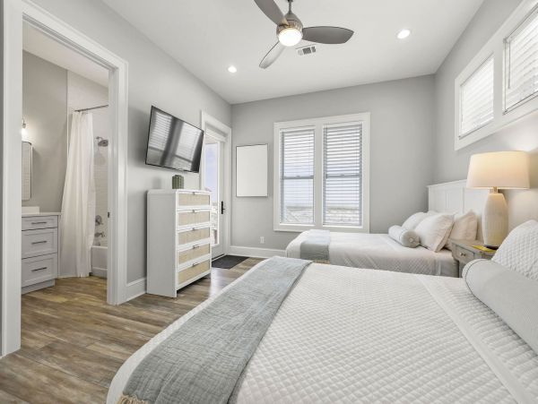 6-Bedroom Gulf Breeze Vacation Rental with Pool & Views