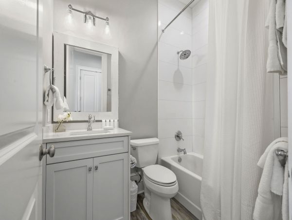 6-Bedroom Gulf Breeze Vacation Rental with Pool & Views