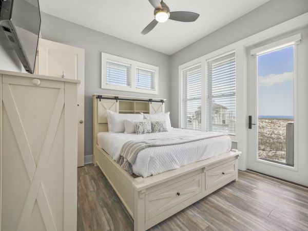 6-Bedroom Gulf Breeze Vacation Rental with Pool & Views