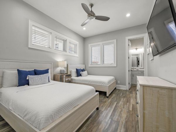 6-Bedroom Gulf Breeze Vacation Rental with Pool & Views
