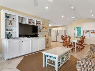 Charming Vacation Rental on Gulf Shores. Call Today