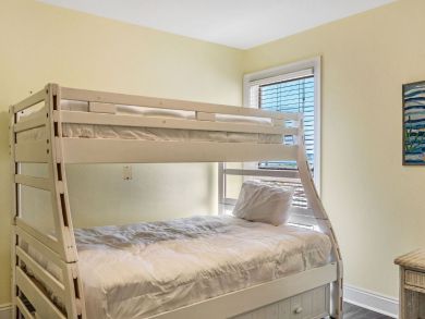 Charming Vacation Rental on Gulf Shores. Call Today