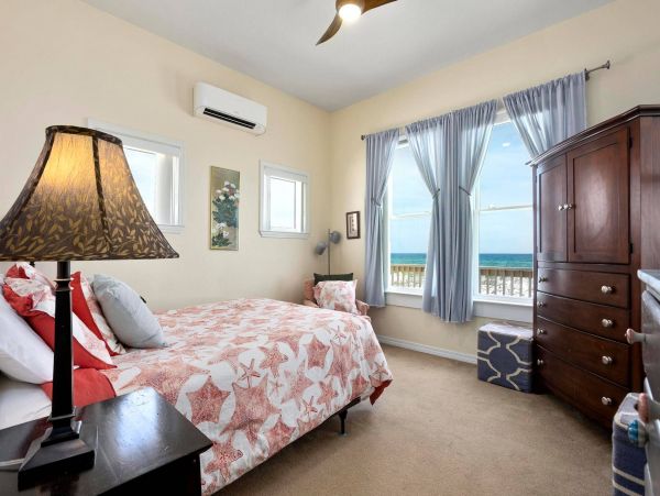 Oceanfront Villa For 14 Guests
