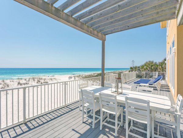 Classic Beach House with Spacious Outdoor Areas