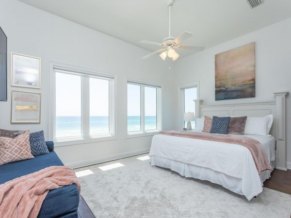 Classic Beach House with Spacious Outdoor Areas