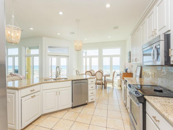 Classic Beach House with Spacious Outdoor Areas