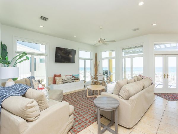 Classic Beach House with Spacious Outdoor Areas