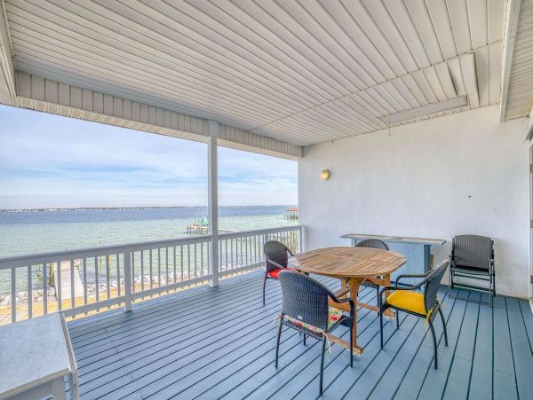 Spacious Home with Pool, Kayaks, and Stunning Views of Santa Rosa Sound