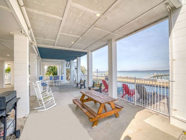 Spacious Home with Pool, Kayaks, and Stunning Views of Santa Rosa Sound
