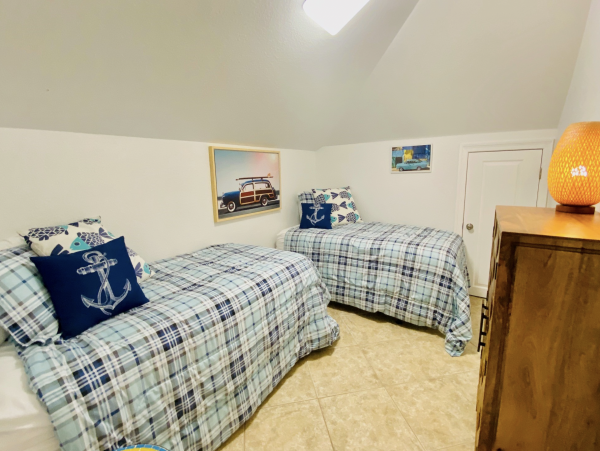 The Largest Beach House in The Area Book Early!
