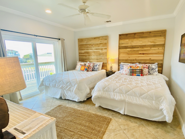 The Largest Beach House in The Area Book Early!