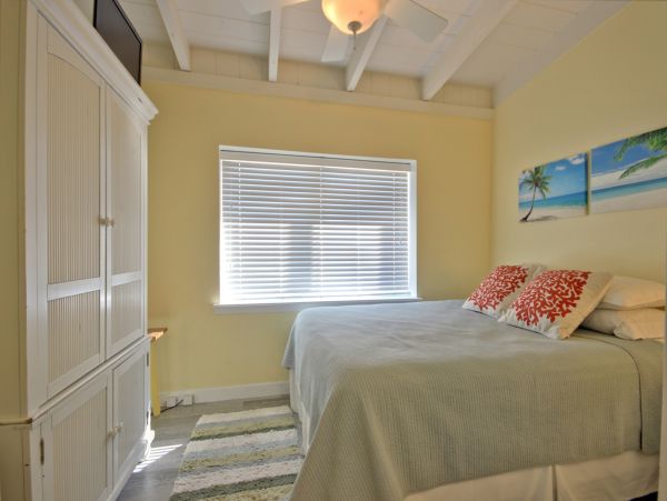 Family Cottage with Private Pool & Short 2 Min Walk to Beach
