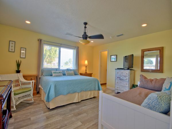 Family Cottage with Private Pool & Short 2 Min Walk to Beach