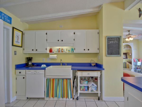 Family Cottage with Private Pool & Short 2 Min Walk to Beach