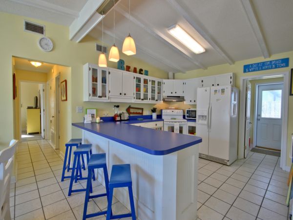 Family Cottage with Private Pool & Short 2 Min Walk to Beach