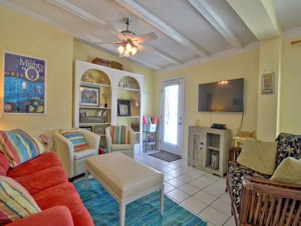 Family Cottage with Private Pool & Short 2 Min Walk to Beach