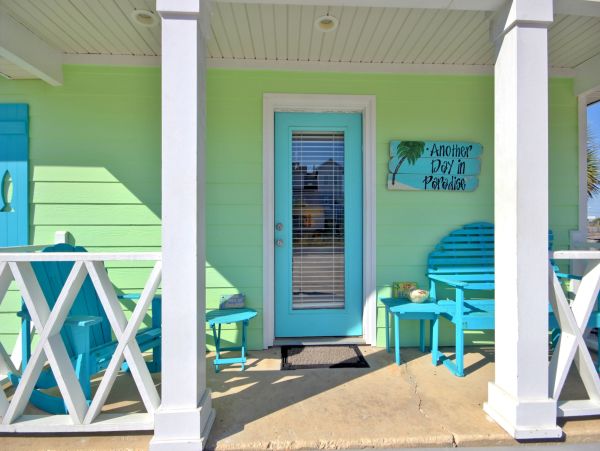 Family Cottage with Private Pool & Short 2 Min Walk to Beach